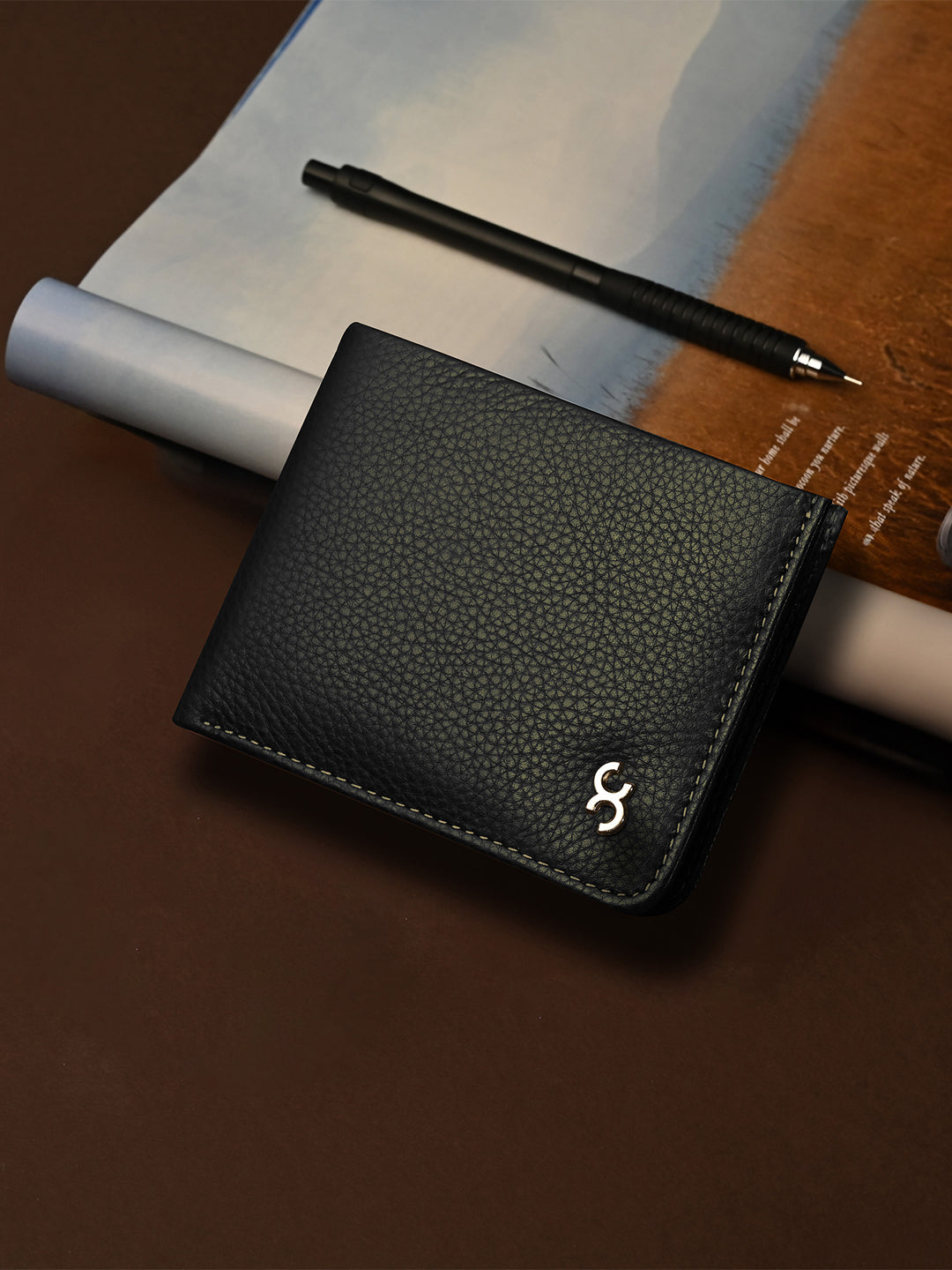 Black Minimalist Leather Wallet – One8 Select